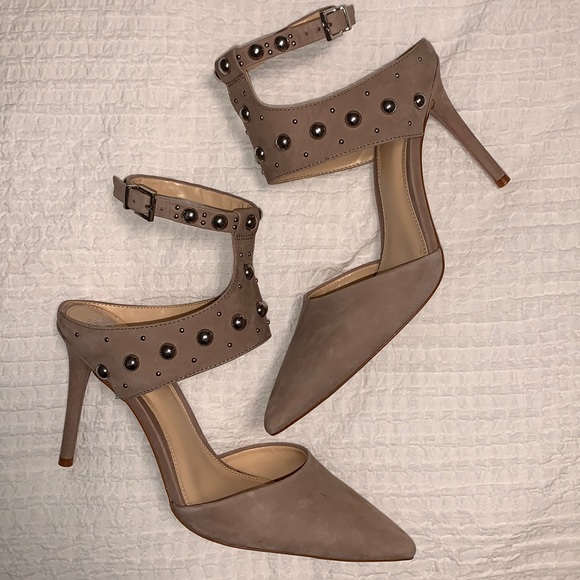 Vince Camuto suede pointy toe pumps - Picture 1 of 4